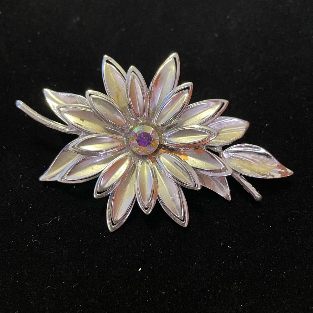 Brooches - Picture 4 of 4